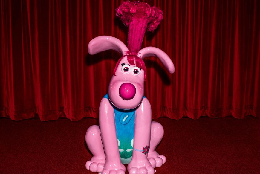 a gromit statue dressed as poppy from trolls